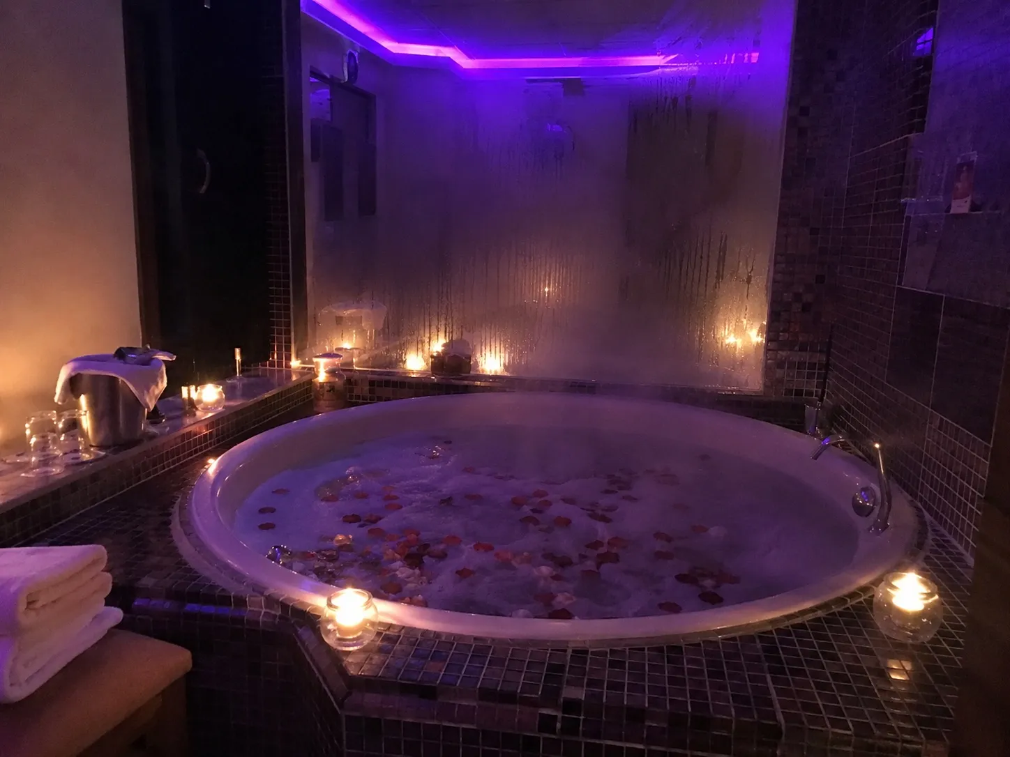 Hamam jakuzi bölümü — Lila Spa, Şişli misafirlerine hizmet veren salon