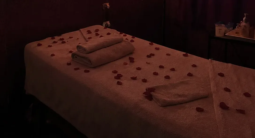 Masaj odasındaki masaj masası — Lila Spa, Şişli misafirlerine hizmet veren salon